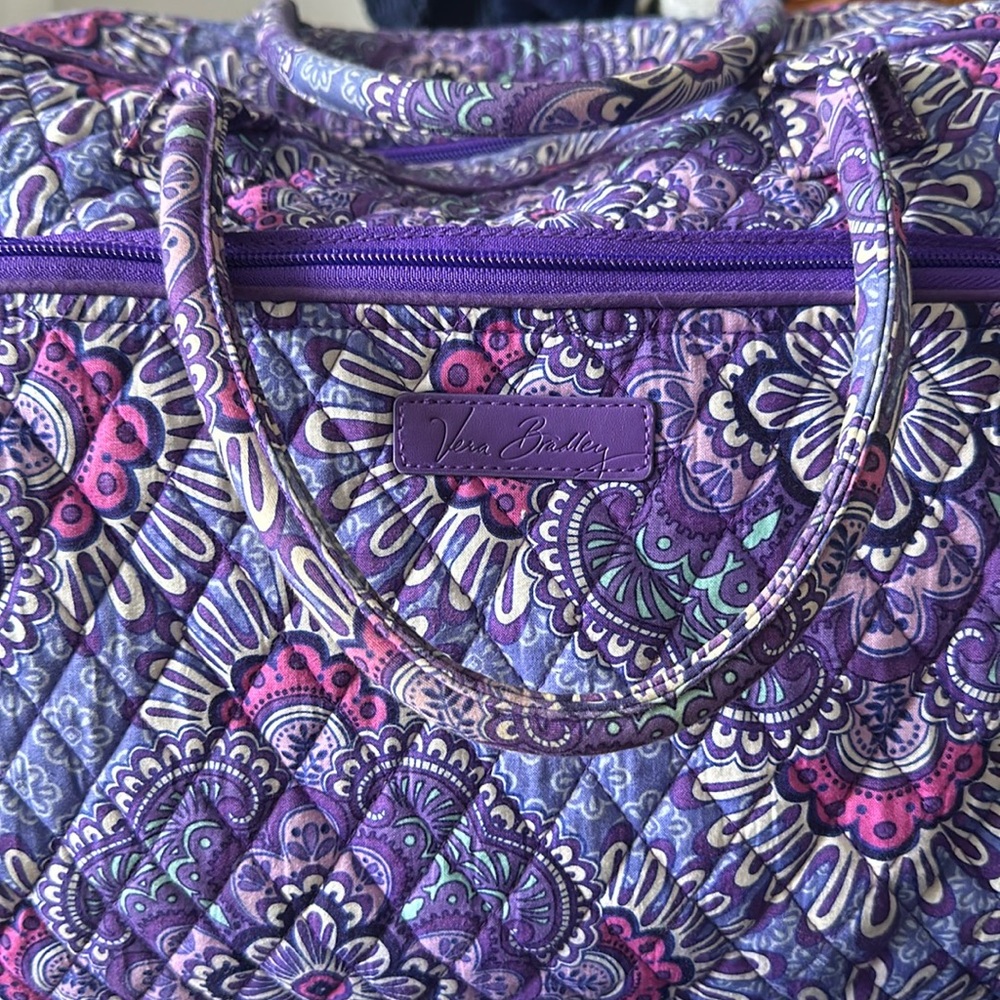 Great overnight bag. Classic print.